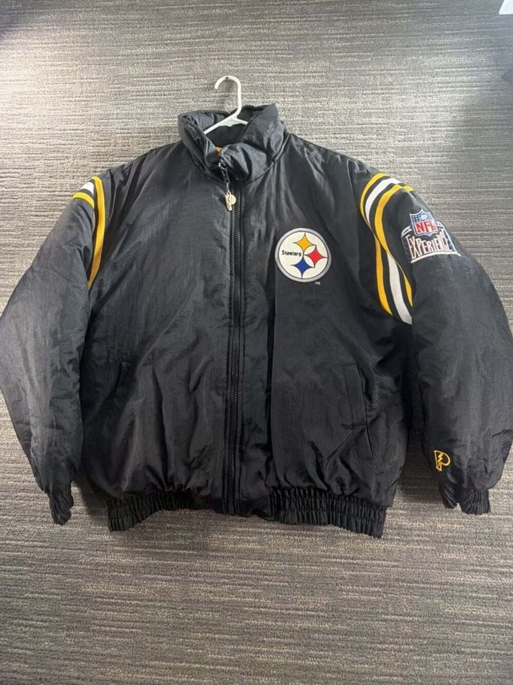 Vintage 90s Pro Player Pittsburgh Steelers NFL Experience Puffer Jacket
